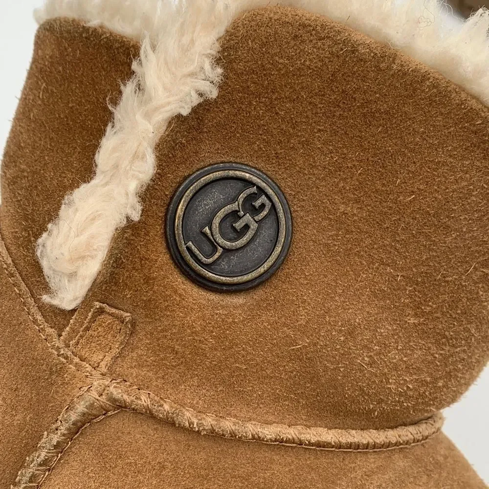 UGG Bailey Button Mini Chestnut Shearling Boots Size 9